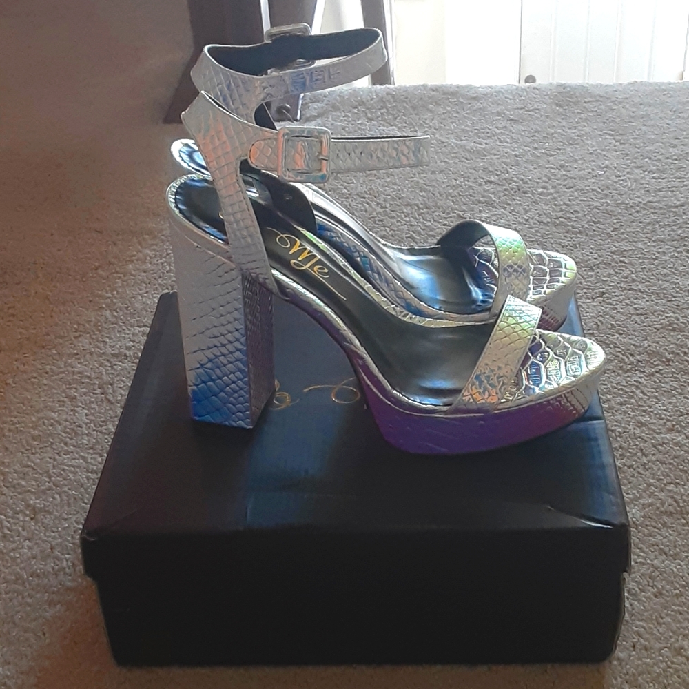 Metallic Heels - Picture 2 of 3